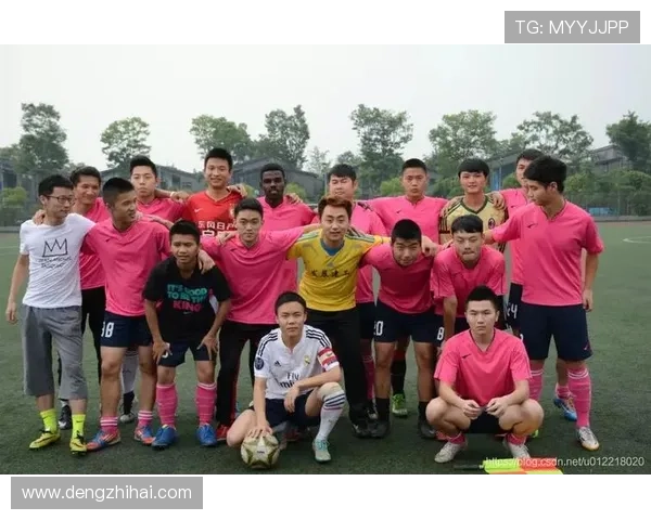 办公室足球明星的成长之路与职场拼搏的完美结合 办公室足球明星的成长之路与职场拼搏的完美结合